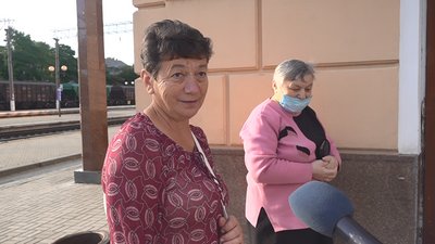 Попри "червону зону" деякі поїзди в Тернополі зупинялися: висаджували і брали пасажирів Попри "червону зону" деякі поїзди в Тернополі зупинялися: висаджували і брали пасажирів