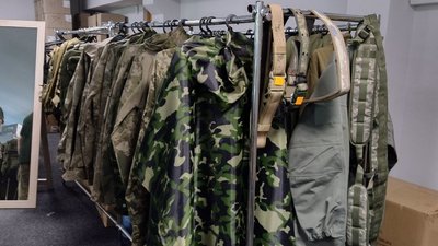 Кравці зі сходу шиють одяг для ЗСУ у Львові Кравці зі сходу шиють одяг для ЗСУ у Львові