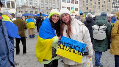 Жительки Харківщини на акції до другої річниці повномасштабного вторгнення РФ, Лейпциг, Німеччина Жительки Харківщини на акції до другої річниці повномасштабного вторгнення РФ, Лейпциг, Німеччина
