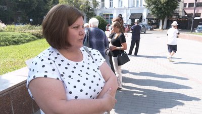 "Не знає колективу": у селі на Франківщині вимагають переобрати директорку школи