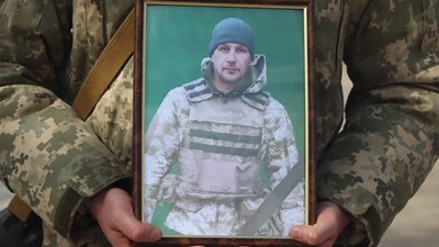 На Сумщині попрощалися з загиблим військовим Станіславом Калюкою На Сумщині попрощалися з загиблим військовим Станіславом Калюкою