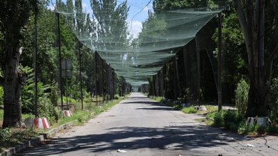 Антидронові сітки на вулиці Херсона