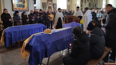 "Мам, а хто, як не я?": у Полтаві попрощалися із воїнами Сергієм Шатравою та Михайлом Богомоловим