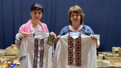 У Коломиї на Івано-Франківщині організували акцію "Одягни захисника у вишиванку" У Коломиї на Івано-Франківщині організували акцію "Одягни захисника у вишиванку"
