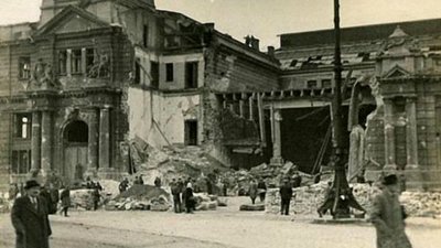 Зруйнований залізничний вокзал. Львів, 1939