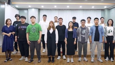 Волинянка у Китаї навчає студентів співати та розмовляти українською