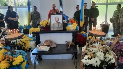 В Івано-Франківську попрощалися із загиблим військовослужбовцем Андрієм Небором В Івано-Франківську попрощалися із загиблим військовослужбовцем Андрієм Небором