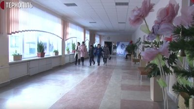 Завучка в Тернополі отримала догану: з учнів мали збирати кошти за освячення школи
