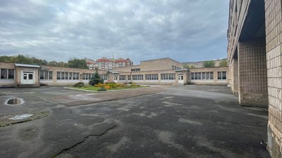шкільний дворик шкільний дворик