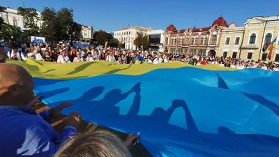У Кропивницькому пів тисячі містян пройшли ходою у вишиванках У Кропивницькому пів тисячі містян пройшли ходою у вишиванках