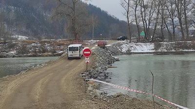 У Глиниці Чернівецької області припинять рух через тимчасовий міст: яка причина