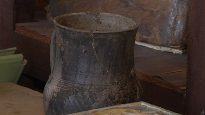 У Луцькому підземеллі знайшли глек, якому ймовірно декілька сотень років