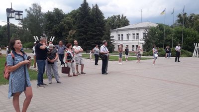 Сумський театр поновив роботу концертом на площі