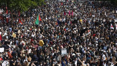 У Парижі під час маршу Black Lives Matter сталися сутички із силовиками У Парижі під час маршу Black Lives Matter сталися сутички із силовиками