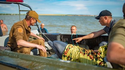 На Херсонщині врятували дельфіна, якого штром прибив до берега Дніпро-Бузького лиману На Херсонщині врятували дельфіна, якого штром прибив до берега Дніпро-Бузького лиману