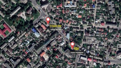 У Рівному розмежували зупинку тролейбусів та маршруток. Чому так сталось