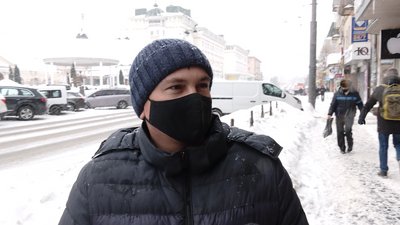Бурульки під три метри: хто їх збиває у Рівному та хто повинен це робити Бурульки під три метри: хто їх збиває у Рівному та хто повинен це робити