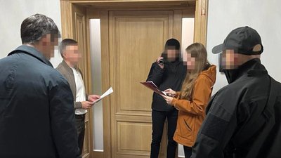 У нардепа з Хмельниччини Сергія Лабазюка НАБУ проводить обшук: його підозрюють у підкупі топпосадовців У нардепа з Хмельниччини Сергія Лабазюка НАБУ проводить обшук: його підозрюють у підкупі топпосадовців