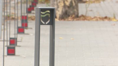 На Набережній у Дніпрі, де травмувалась велосипедистка, встановлять нові антипаркувальні стовпчики