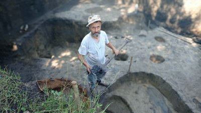 Прясло, горщики та прикраси — у Путивлі дослідники проводять археологічні розкопки Прясло, горщики та прикраси — у Путивлі дослідники проводять археологічні розкопки