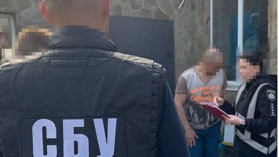 У Запоріжжі затримали підозрюваних, які видавали себе за військових