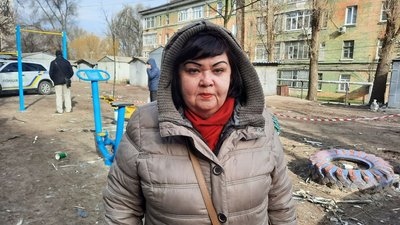 Удар дроном по багатоповерхівці в Дніпрі: що відбувається на місці та куди звертатися щодо пошкодженого житла Удар дроном по багатоповерхівці в Дніпрі: що відбувається на місці та куди звертатися щодо пошкодженого житла