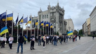 У Києві під Офісом Президента мітингують представники трьох районів Чернігівщини У Києві під Офісом Президента мітингують представники трьох районів Чернігівщини