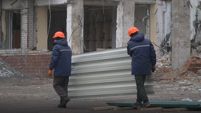 У Дніпрі розпочали реконструкцію будинку на Перемозі, у який влучила російська ракета У Дніпрі розпочали реконструкцію будинку на Перемозі, у який влучила російська ракета