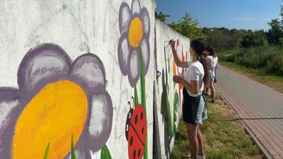 Десятеро учнів Білогірської школи мистецтв на Хмельниччині розписали громадський простір