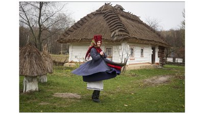 "Батьківська хата": черкаська фотографиня популяризує у Львові українську культуру "Батьківська хата": черкаська фотографиня популяризує у Львові українську культуру