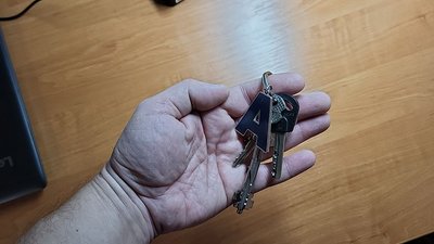 Ключі Антона Білая від квартири й гаража у Маріуполі Ключі Антона Білая від квартири й гаража у Маріуполі