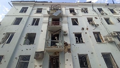 Пошкоджена багатоповерхівка у центрі Краматорська