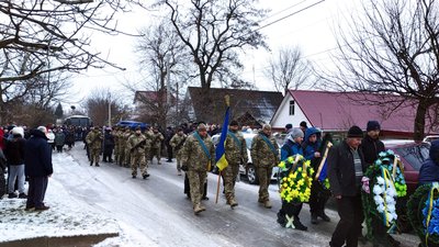 Загинув, рятуючи бойових побратимів. У Кропивницькому попрощалися з солдатом Анатолієм Разкевичем Загинув, рятуючи бойових побратимів. У Кропивницькому попрощалися з солдатом Анатолієм Разкевичем