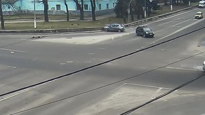 У Житомирі на перехресті зіткнулися два легковики: один намагався об'їхати іншого ззаду У Житомирі на перехресті зіткнулися два легковики: один намагався об'їхати іншого ззаду