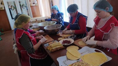 Вдова загиблого на війні вчителя організувала волонтерський хаб на Хмельниччині Вдова загиблого на війні вчителя організувала волонтерський хаб на Хмельниччині