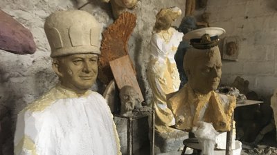 Скульптор з Житомирщини робить фігури з пінопласту за власною технологією Скульптор з Житомирщини робить фігури з пінопласту за власною технологією