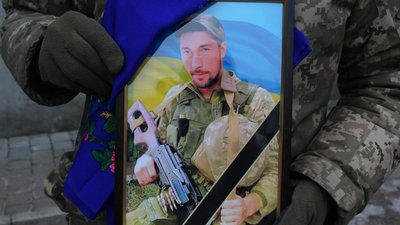 У Краснопіллі на Сумщині поховали військового Євгена Білоковаленка