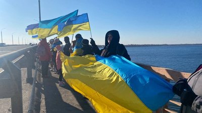 Херсонці створили "живий ланцюг єдності" до Дня Соборності України