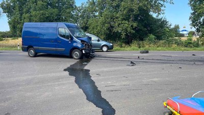 Аварія на Волині: трьох людей госпіталізували, водія легковика деблокували рятувальники Аварія на Волині: трьох людей госпіталізували, водія легковика деблокували рятувальники