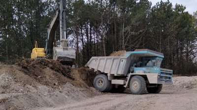 На Хмельниччині викрили посадовців, які незаконно видобували вапняк — поліція