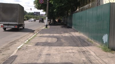 У Житомирі на вулиці Грушевського комунальники ремонтують тротуари У Житомирі на вулиці Грушевського комунальники ремонтують тротуари