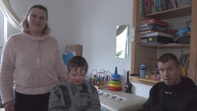 Наталя Саган, учителька-реабілітологиня із хлопчиком Артемом Наталя Саган, учителька-реабілітологиня із хлопчиком Артемом