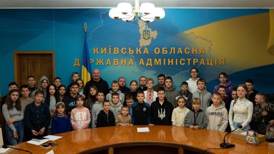 40 дітей з Київщини отримали ноутбуки для онлайн-навчання — Кулеба