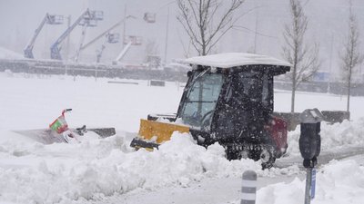 Дві тисячі скасованих рейсів. Штат Колорадо накрила снігова буря