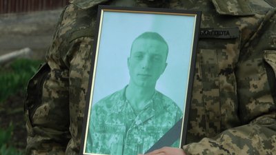 Четверта втрата від початку року. У Миколаєві попрощалися із загиблим матросом 36-ї бригади Четверта втрата від початку року. У Миколаєві попрощалися із загиблим матросом 36-ї бригади