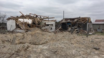 У селі на Житомирщині фіксують наслідки руйнувань, що завдали війська Росії У селі на Житомирщині фіксують наслідки руйнувань, що завдали війська Росії