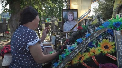 "Вибач, сину, що не витягла" — мама бійця з "Азовсталі". СУСПІЛЬНЕ | ЛЮДИ