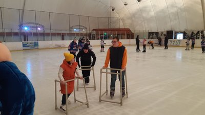 У Вінниці перезапустили соціальний проєкт “Сонячні ковзани” для дітей дітей з інвалідністю У Вінниці перезапустили соціальний проєкт “Сонячні ковзани” для дітей дітей з інвалідністю