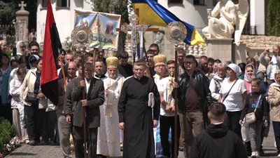 На Тернопільщині 500 паломників вирушили на пішу прощу до Зарваниці На Тернопільщині 500 паломників вирушили на пішу прощу до Зарваниці