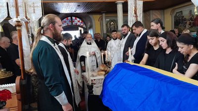 На Закарпатті попрощалися із полеглим на війні Аліком Фегером На Закарпатті попрощалися із полеглим на війні Аліком Фегером